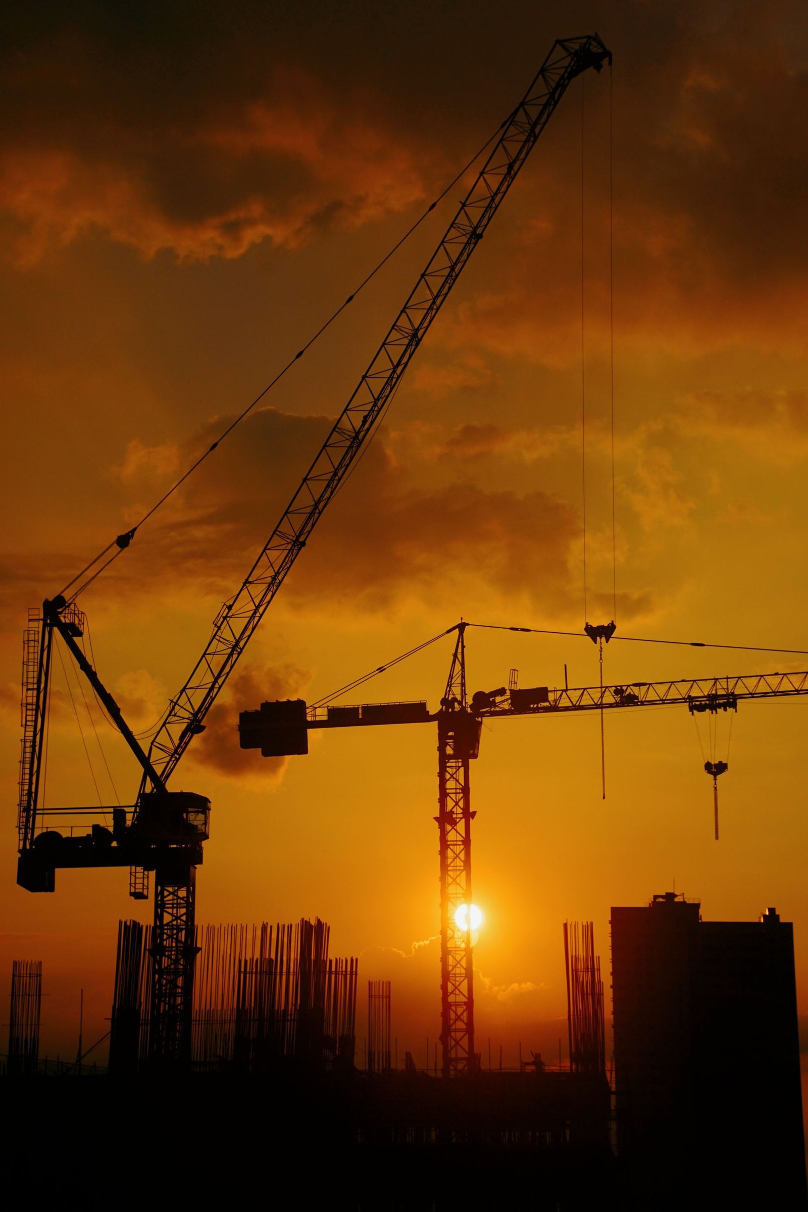Chantier de construction ABCS au coucher du soleil